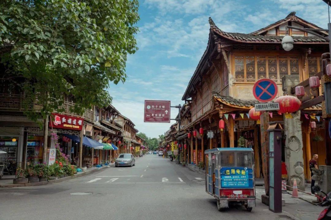 你上班的时候，你同事发现你在划水，你会解释或者掩饰吗？游戏画面
